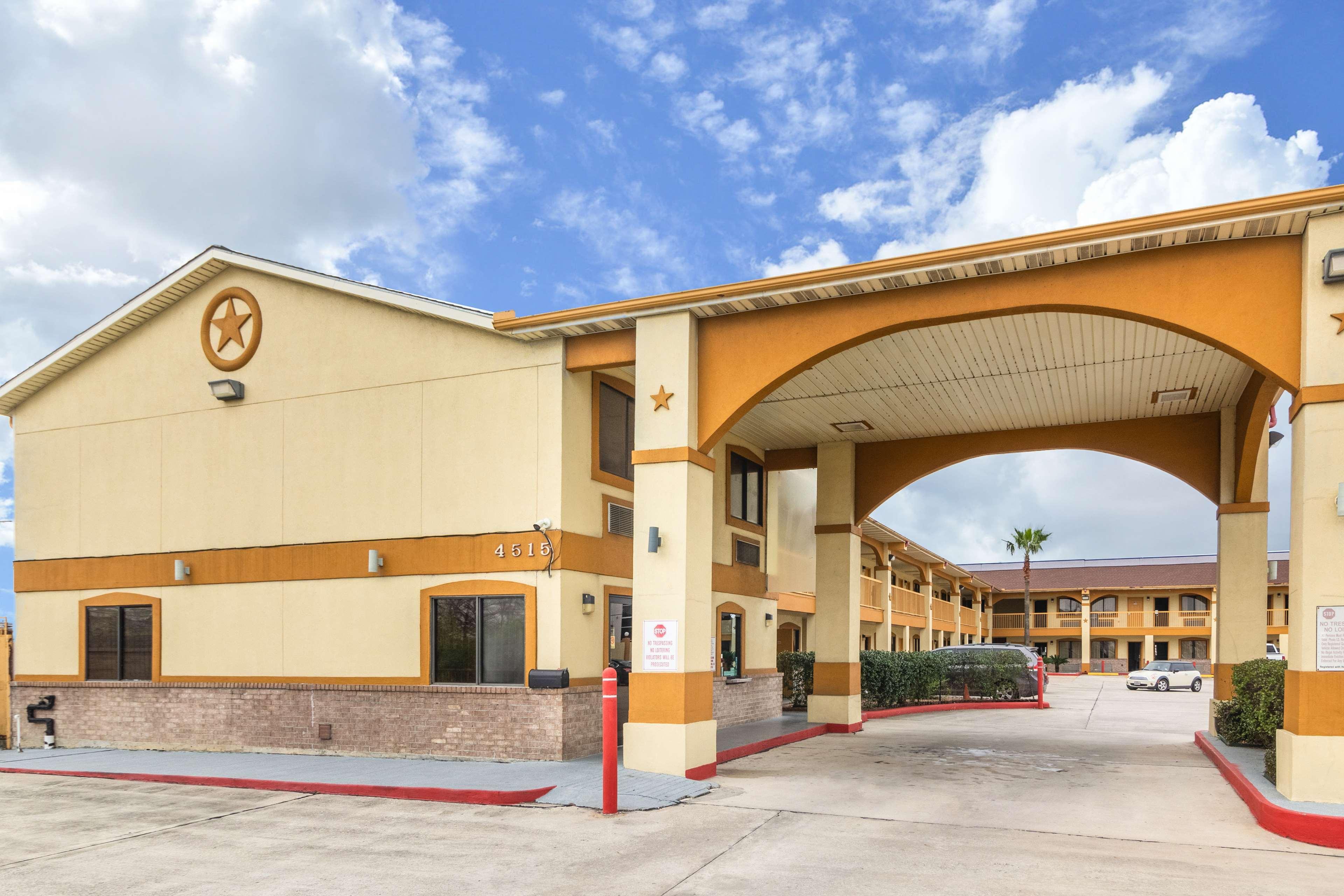 Hotel Dan Inn Uberaba & Convencoes By Nacional Inn Exterior photo