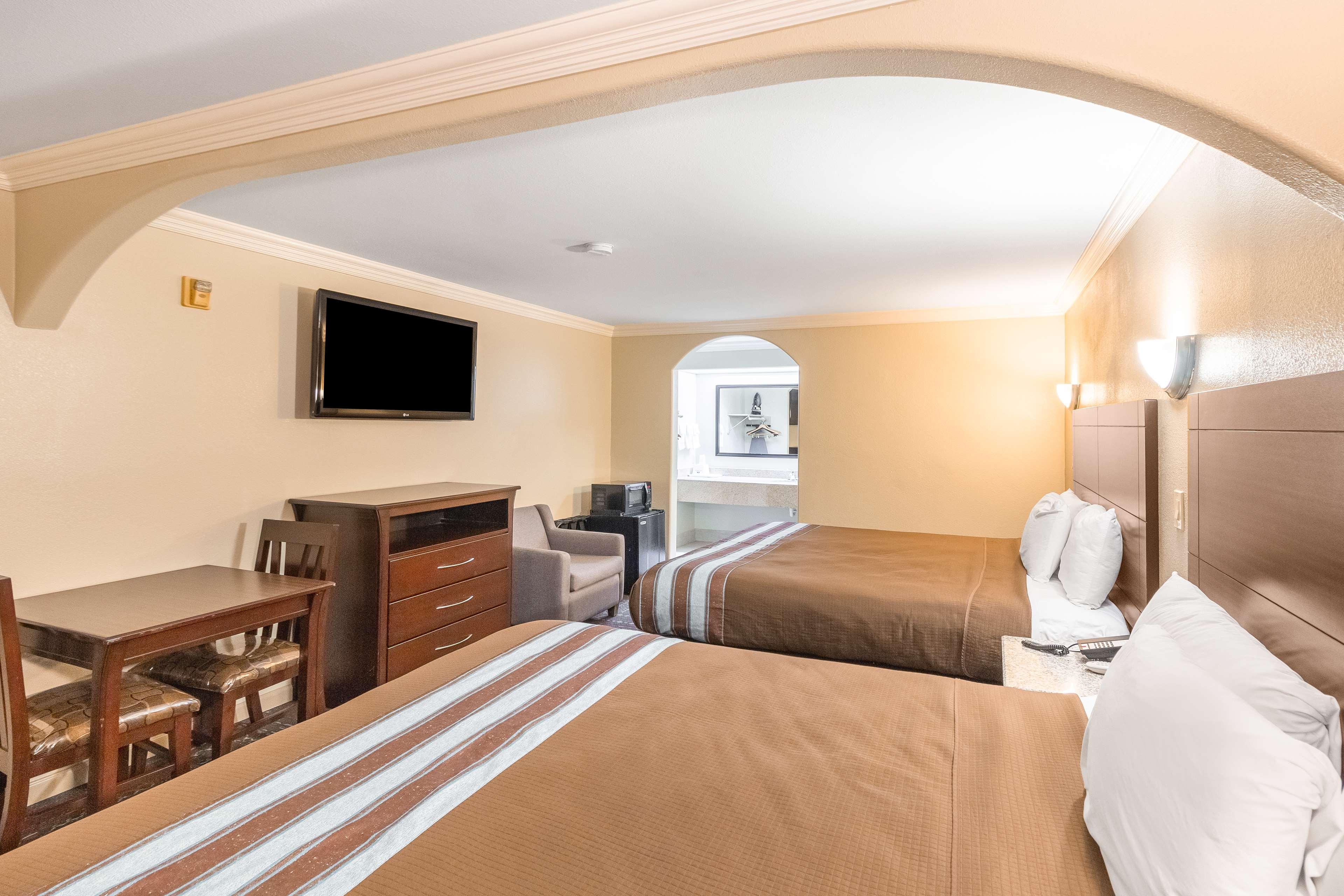 Hotel Dan Inn Uberaba & Convencoes By Nacional Inn Exterior photo