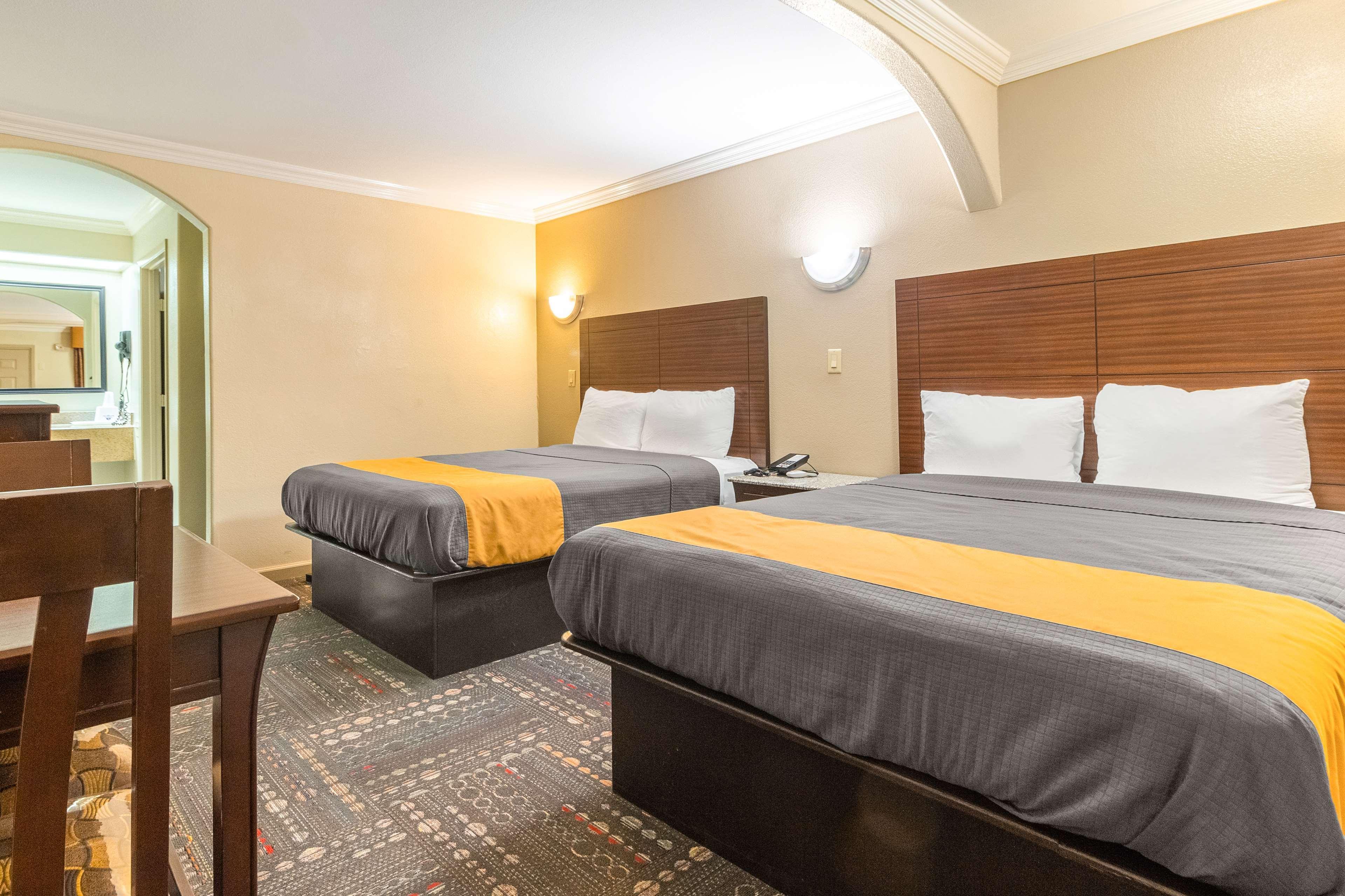 Hotel Dan Inn Uberaba & Convencoes By Nacional Inn Exterior photo
